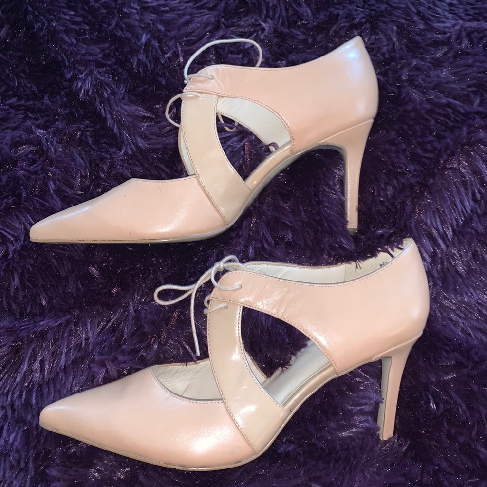 Nine West Nude cutout heel oxfords.